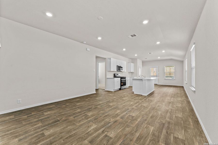 Spacious, unfurnished interior of a new home in Applewood, San Antonio (Image 21).