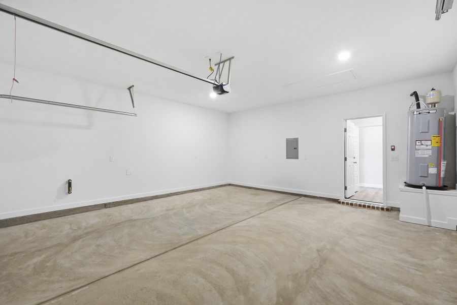 Spacious, unfurnished interior of a new home in , Crestview (Image 28).