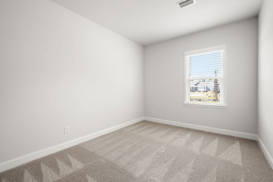 Spacious, unfurnished interior of a new home in Waterways, Richmond Hill (Image 41).