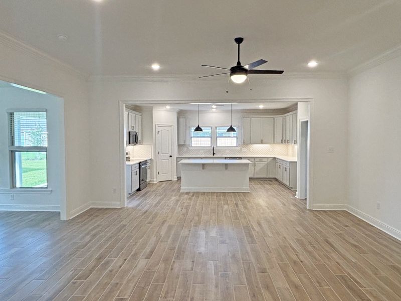 Spacious, unfurnished interior of a new home in Bird Song at Hammock Bay, Freeport (Image 13). Spacious, unfurnished interior of a new home in Bird Song at Hammock Bay, Freeport (Image 13).