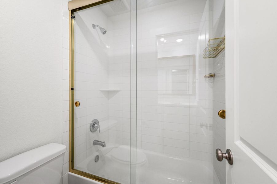 2nd Bathroom Shower/Bath 2nd Bathroom Shower/Bath