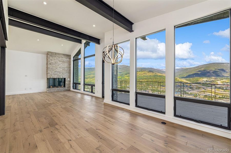 Spacious, unfurnished interior of a new home in , Silverthorne (Image 19).