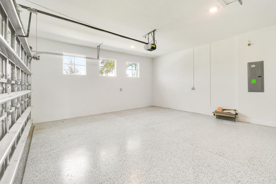 Spacious, unfurnished interior of a new home in PGA Village Verano, Port St. Lucie (Image 11).