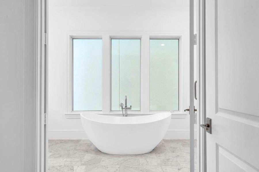 Image 12 of a home in Caceres.