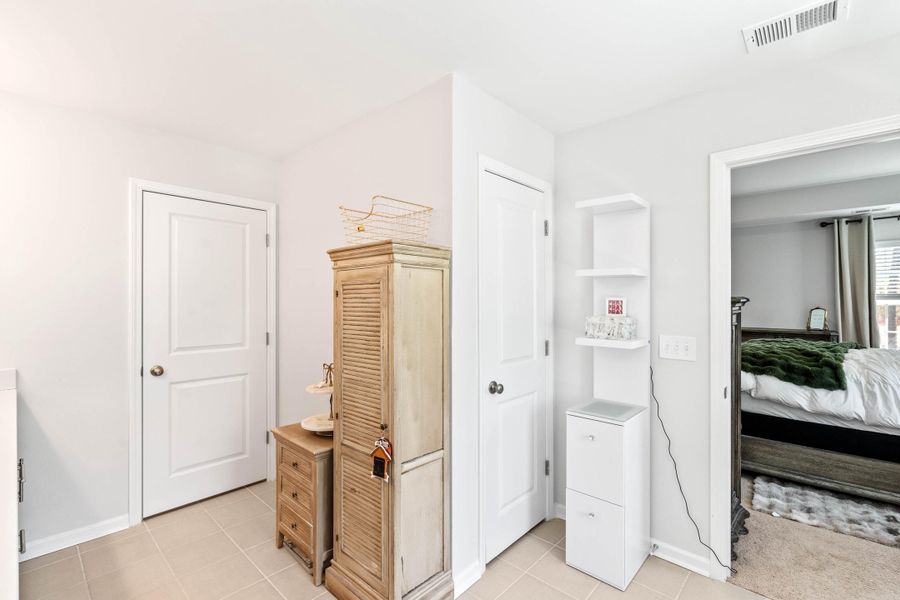 Furnished interior view inside a new home in , Beaufort (Image 43).