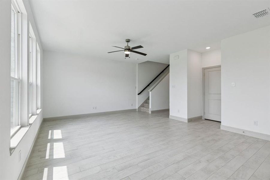 Spacious, unfurnished interior of a new home in AnaCapri, Anna (Image 11).