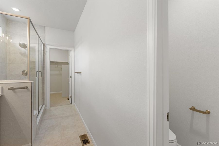 Spacious, unfurnished interior of a new home in The Manors Collection at Golden Overlook, Golden (Image 15).