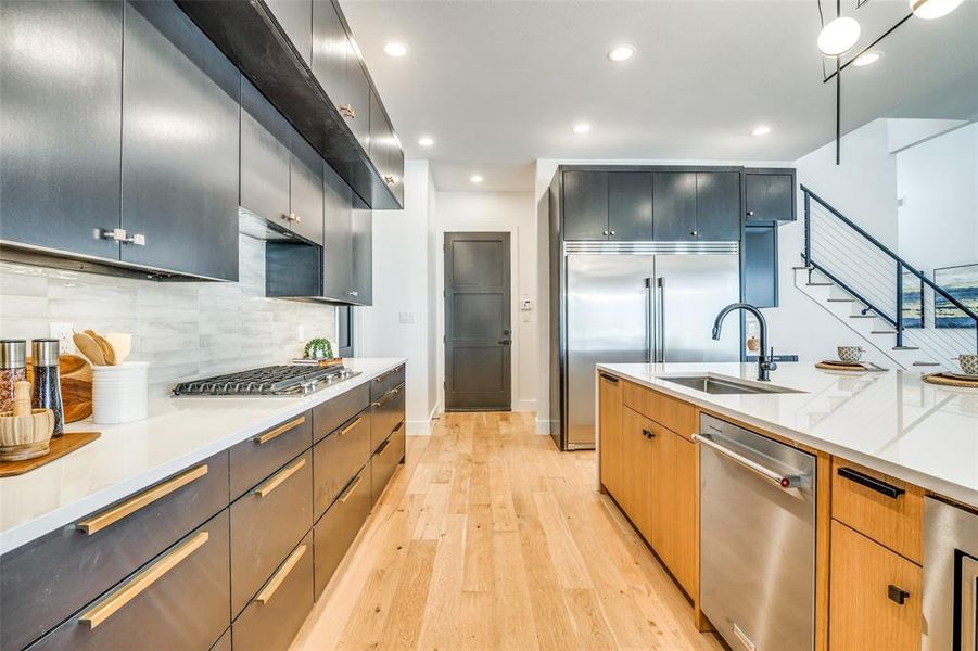 BUILDER MODEL - Photo is representation of potential build out options BUILDER MODEL - Photo is representation of potential build out options