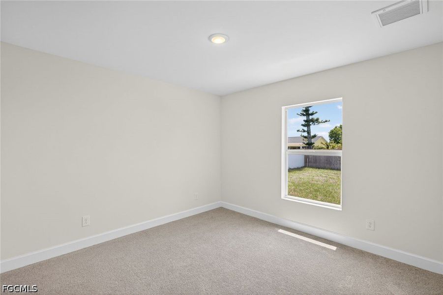 Spacious, unfurnished interior of a new home in Cape Coral, Cape Coral (Image 16).