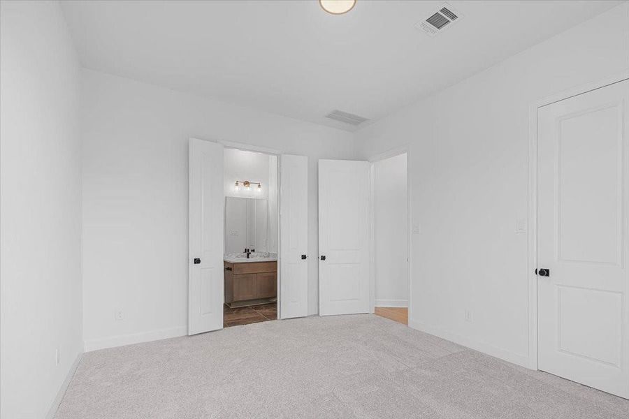 Spacious, unfurnished interior of a new home in Jordan Ranch 70′ Lots, Fulshear (Image 41). Spacious, unfurnished interior of a new home in Jordan Ranch 70′ Lots, Fulshear (Image 41).