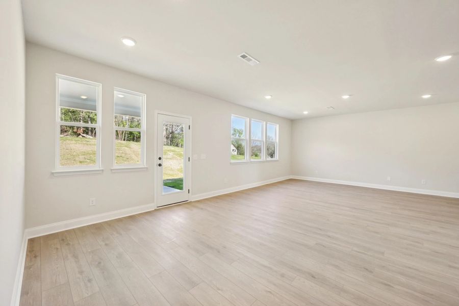 Spacious, unfurnished interior of a new home in Willow Landing, Mount Juliet (Image 19).