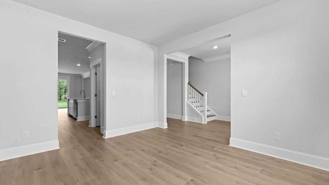 Spacious, unfurnished interior of a new home in Sheep Island, Summerville (Image 28).