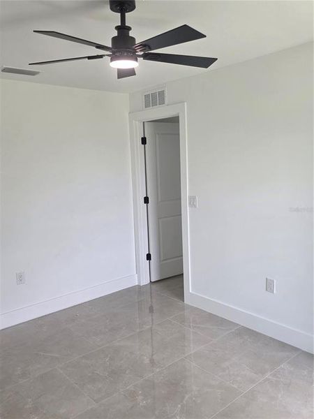 Spacious, unfurnished interior of a new home in , Cape Coral (Image 33).
