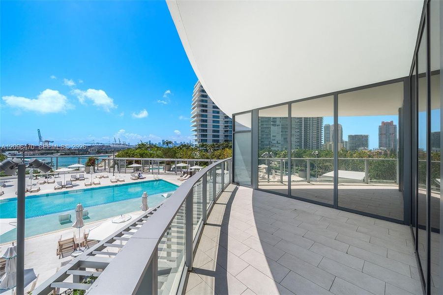 Condo located in Miami Beach, FL showcasing its design and architecture (Image 25).