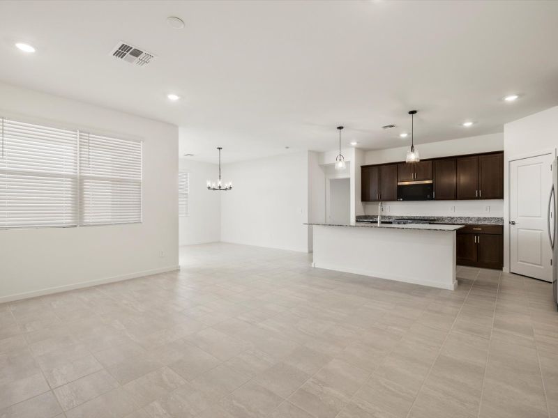 Spacious, unfurnished interior of a new home in San Tan Groves - Classic Series, San Tan Valley (Image 7).