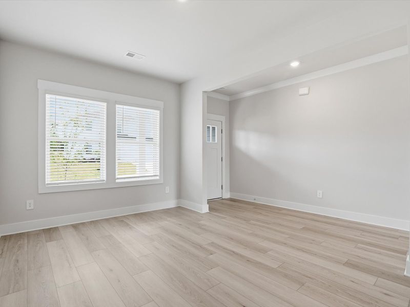 Spacious, unfurnished interior of a new home in Ashby Woods, Boiling Springs (Image 7).