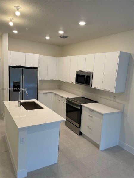 Furnished interior view inside a new home in , Doral (Image 9).