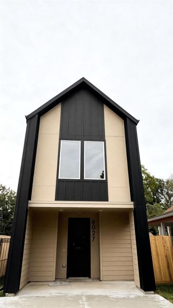 This is a photo of the actual home.
