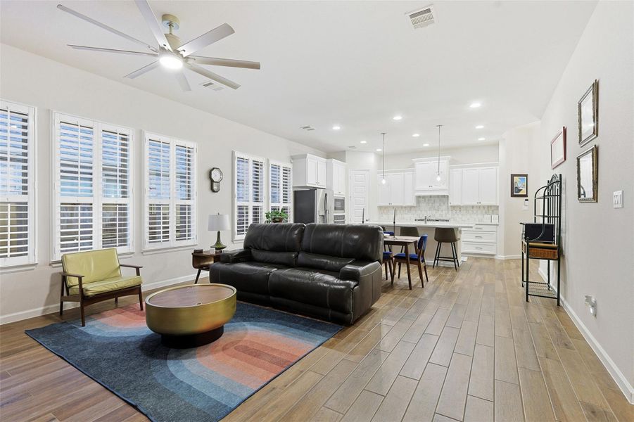 Furnished interior view inside a new home in Meridiana 40'/45', Manvel (Image 14). Furnished interior view inside a new home in Meridiana 40'/45', Manvel (Image 14).