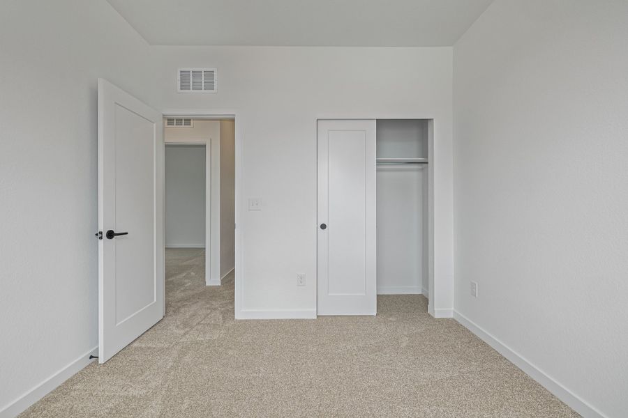 Spacious, unfurnished interior of a new home in Painted Prairie, Aurora (Image 32).