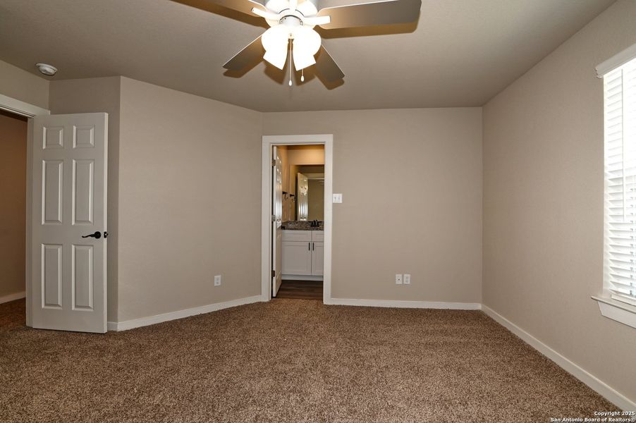 Spacious, unfurnished interior of a new home in , San Antonio (Image 15).