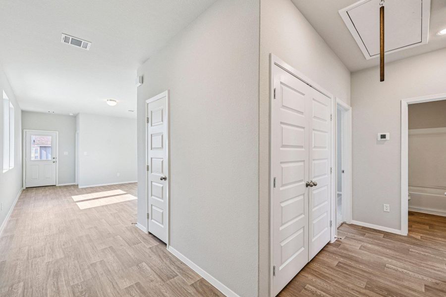 Spacious, unfurnished interior of a new home in Harvest Ridge, Elgin (Image 17).