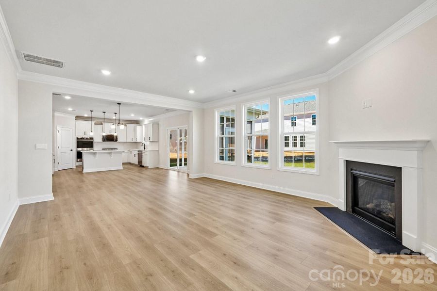 Spacious, unfurnished interior of a new home in Sylvan Creek, Denver (Image 16).