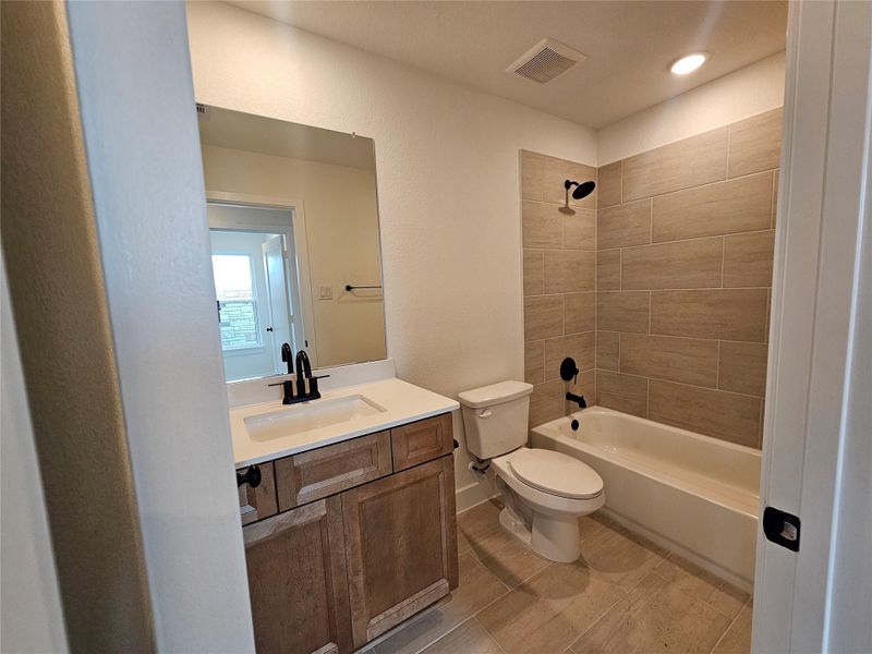 Furnished interior view inside a new home in , Conroe (Image 5).