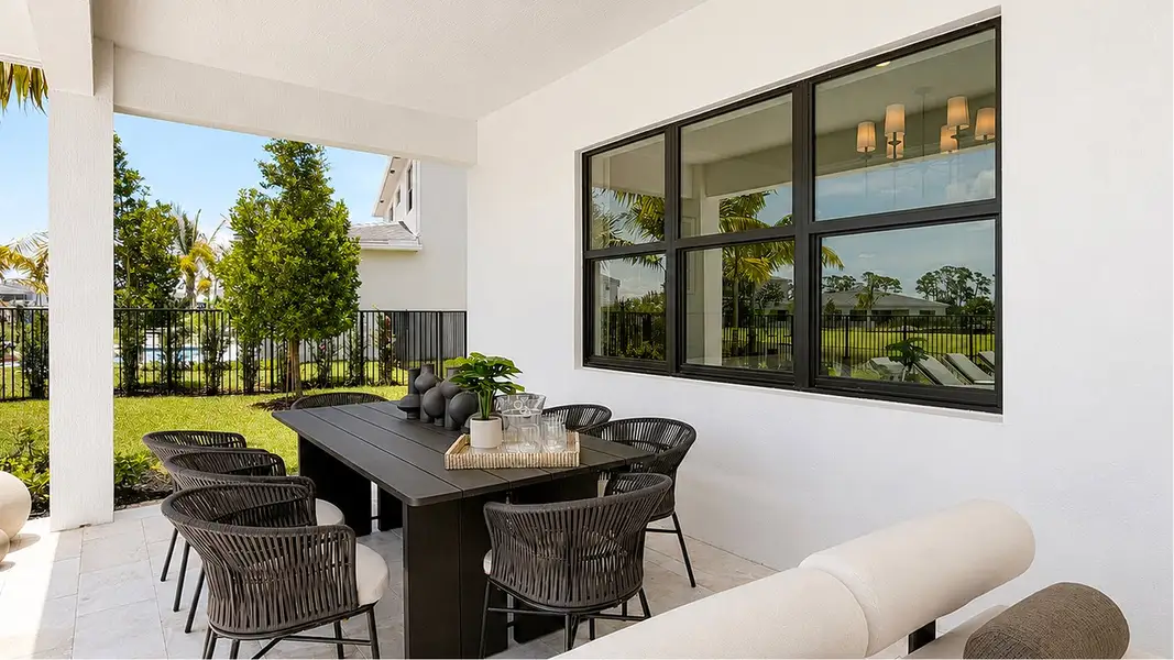 4662 Versailles Lanai 2of3 F1 Base1