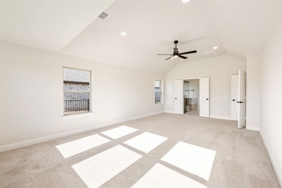 Spacious, unfurnished interior of a new home in Abe's Landing, Granbury (Image 27). Spacious, unfurnished interior of a new home in Abe's Landing, Granbury (Image 27).