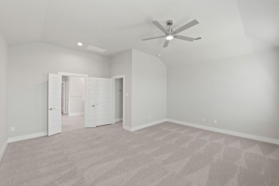 Spacious, unfurnished interior of a new home in Briarwood Crossing, Rosenberg (Image 34).