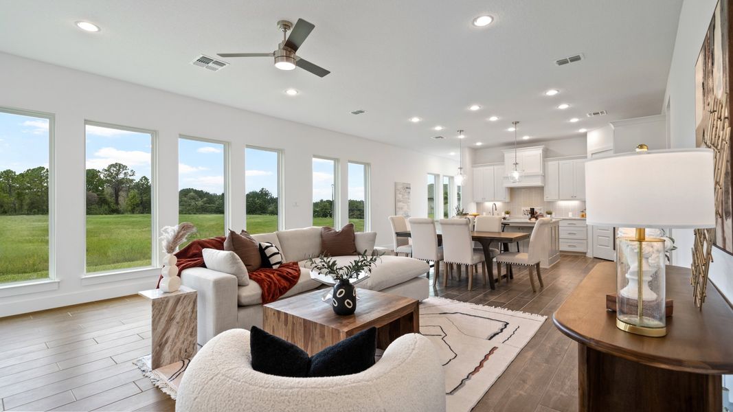 Representative furnished interior of a home built from the 2262F by Perry Homes in Mandarin Grove, Palmetto (Image 6).
