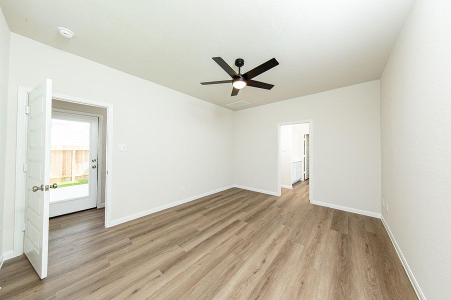 Spacious, unfurnished interior of a new home in River's Edge, Conroe (Image 26). Spacious, unfurnished interior of a new home in River's Edge, Conroe (Image 26).