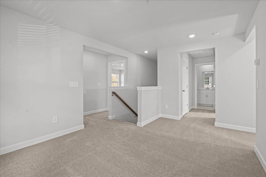 Spacious, unfurnished interior of a new home in Creek Ridge - Heritage Collection, Spartanburg (Image 15).