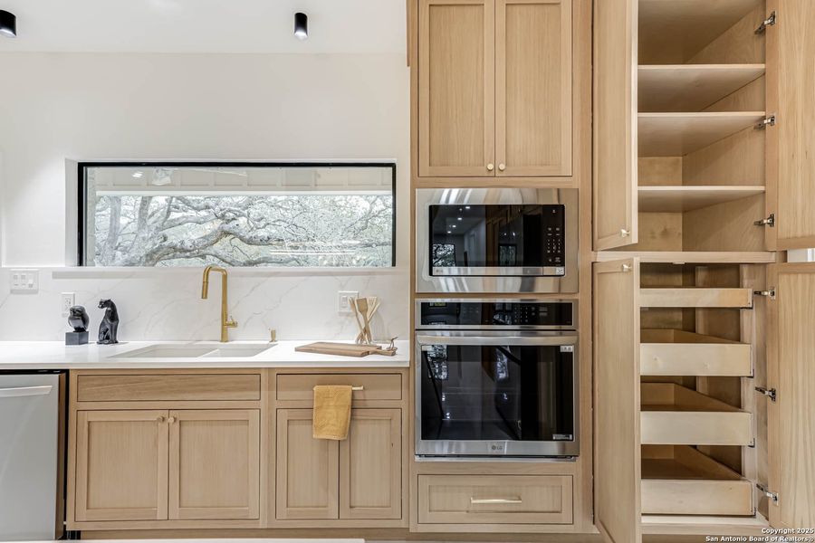 Furnished interior view inside a new home in , Floresville (Image 11).