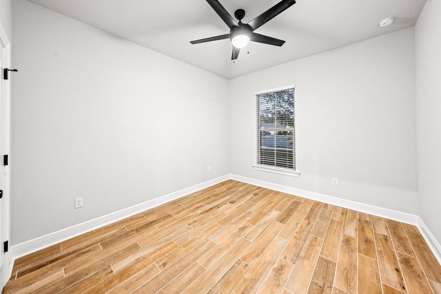 Spacious, unfurnished interior of a new home in Starburst at Hammock Bay, Freeport (Image 19).