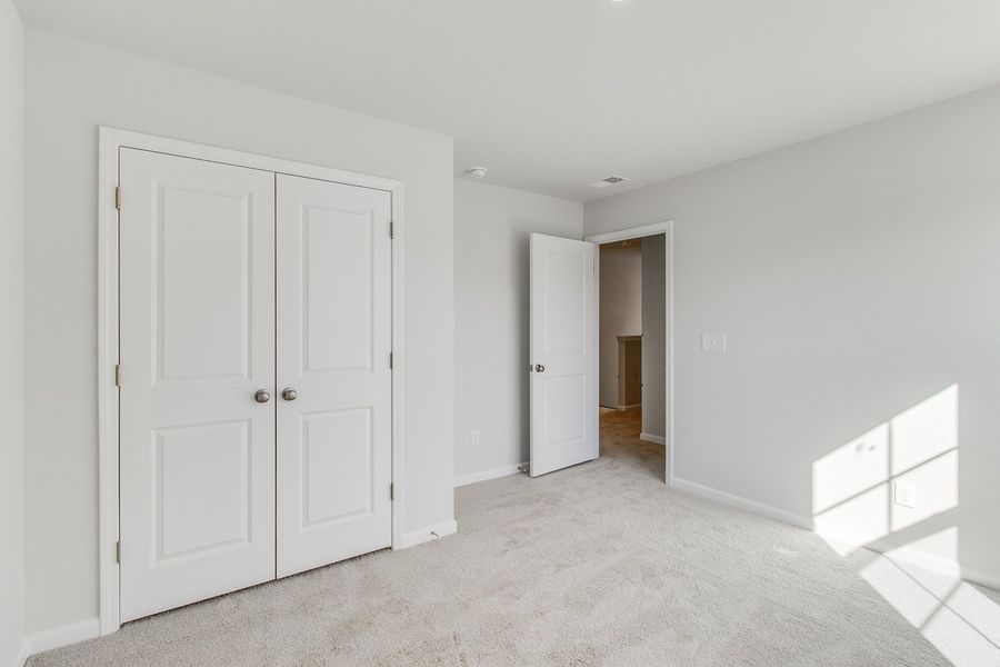 Spacious, unfurnished interior of a new home in Bluefield, Lexington (Image 31).