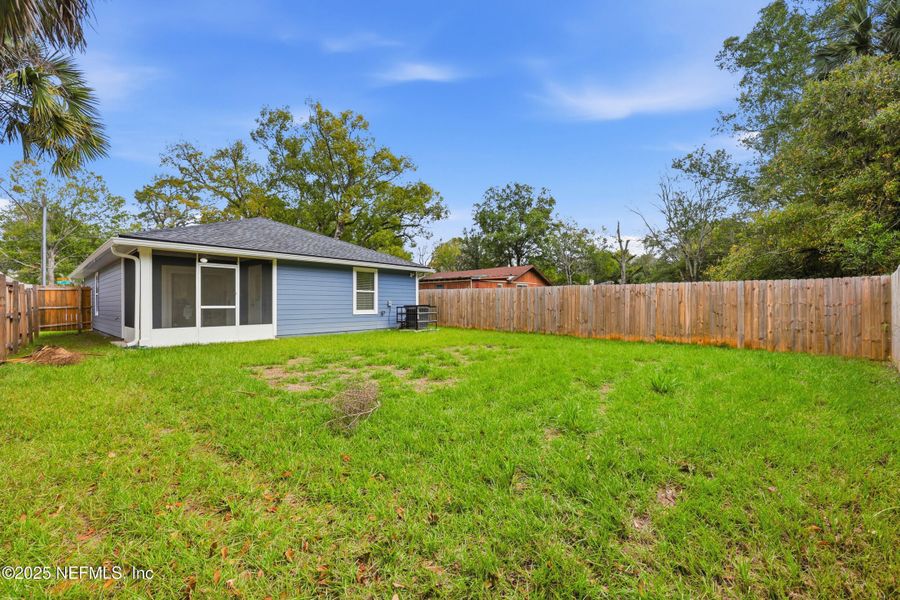 Exterior details and patio area of a home in , Jacksonville (Image 19).