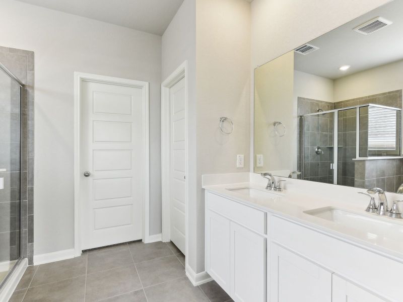 Primary suite bathroom in the Matador floorplan at a Meritage Homes community.