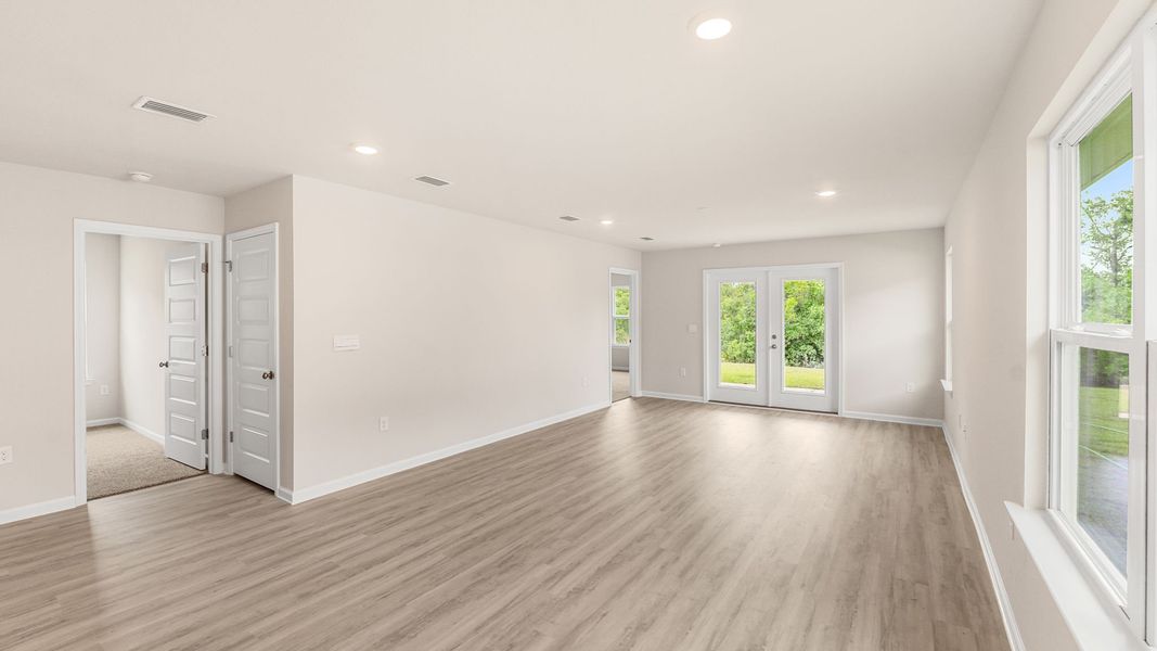 Spacious, unfurnished interior of a new home in Titus Park, Panama City (Image 19).