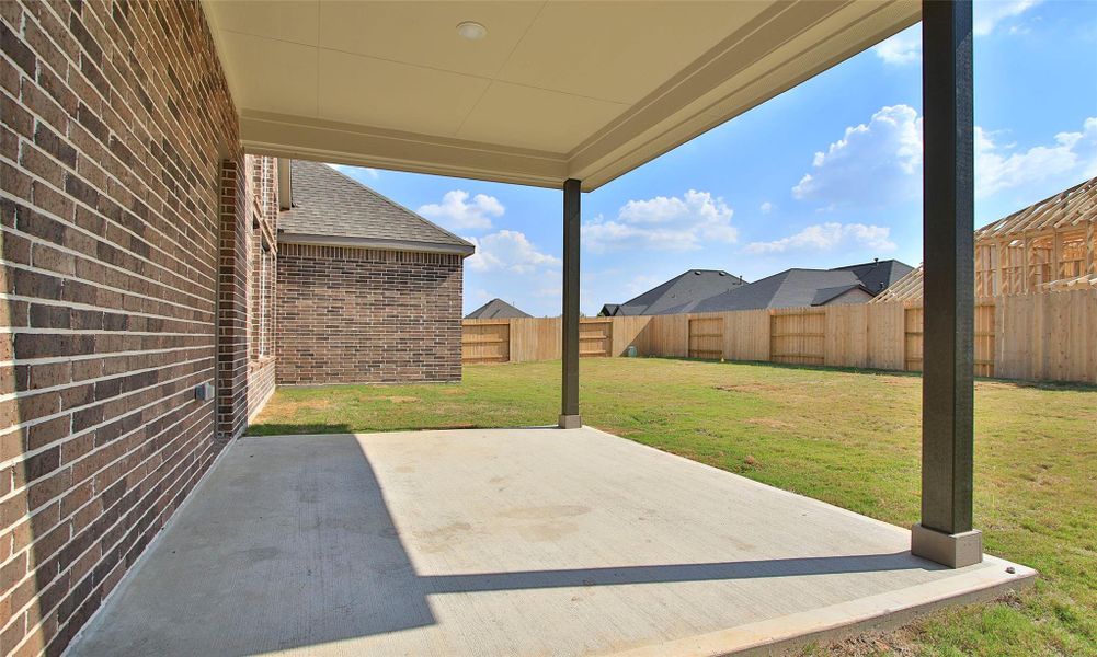 Exterior details and patio area of a home in Brookewater, Rosenberg (Image 18).