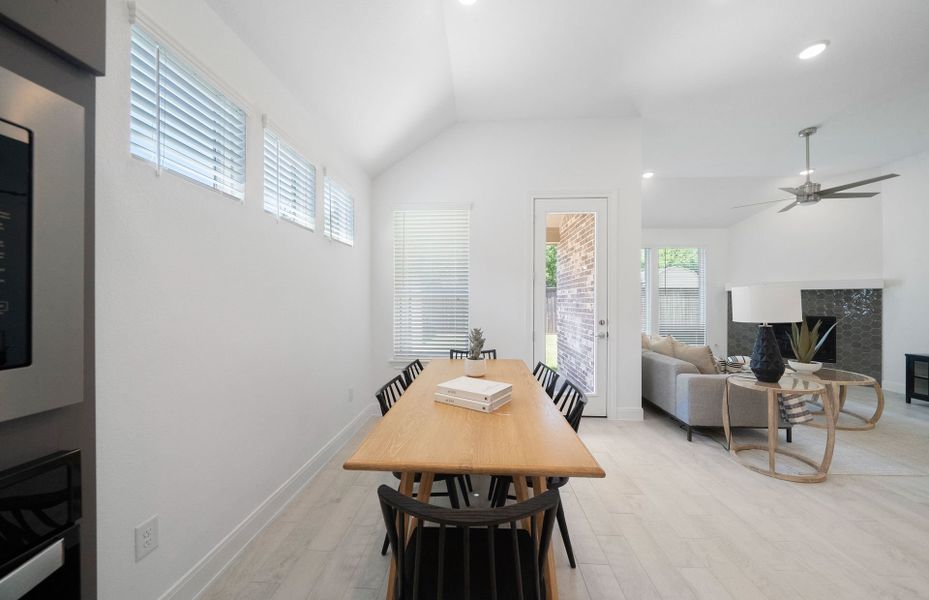 Dining Area Dining Area