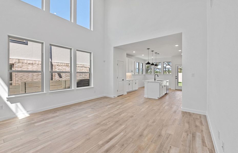 Spacious, unfurnished interior of a new home in Wolf Ranch, Georgetown (Image 23).
