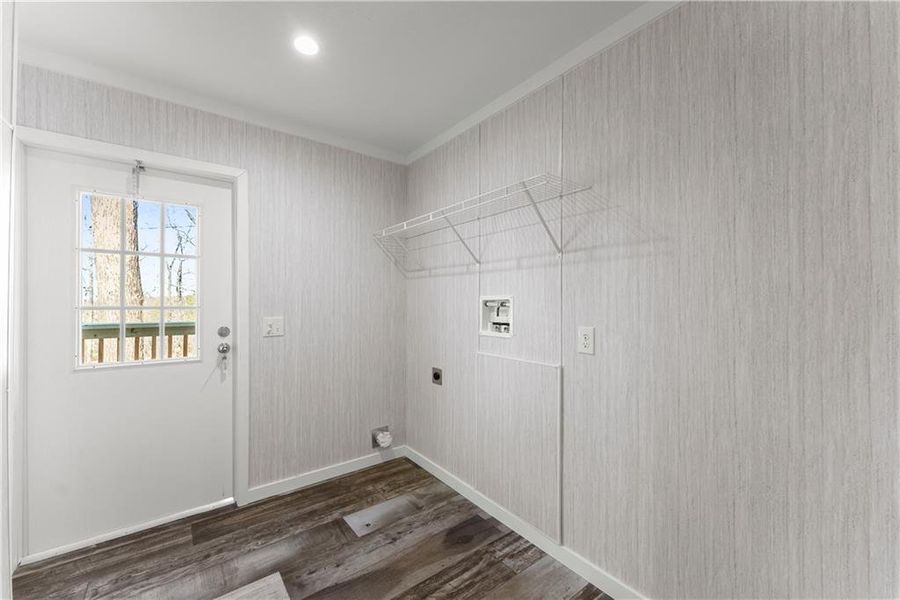 Spacious, unfurnished interior of a new home in , Gainesville (Image 14).