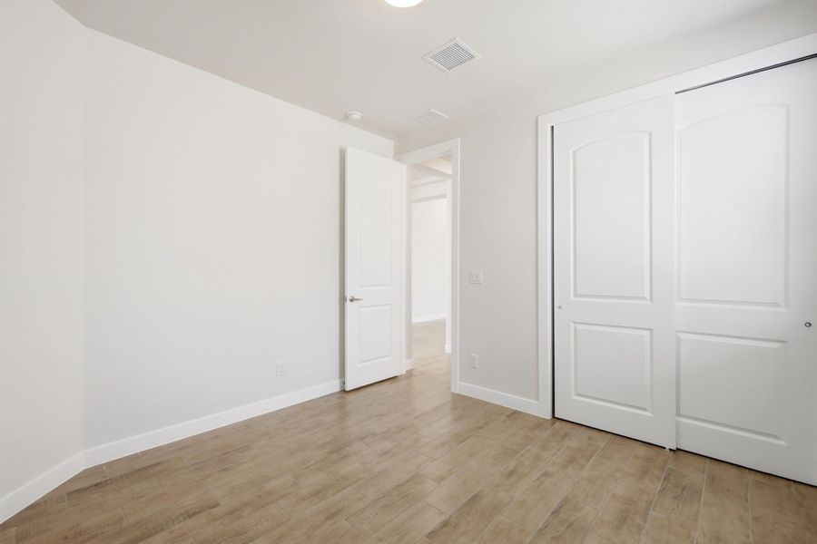 Spacious, unfurnished interior of a new home in Emerald Estates, El Paso (Image 23).