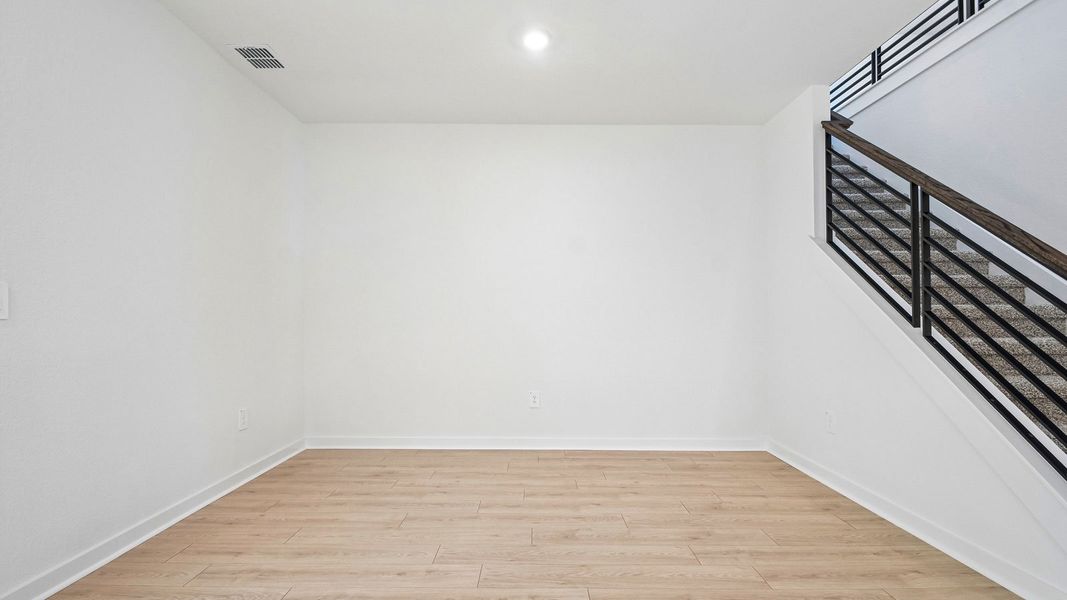 Spacious, unfurnished interior of a new home in Rosenbusch Ranch, Leander (Image 18).