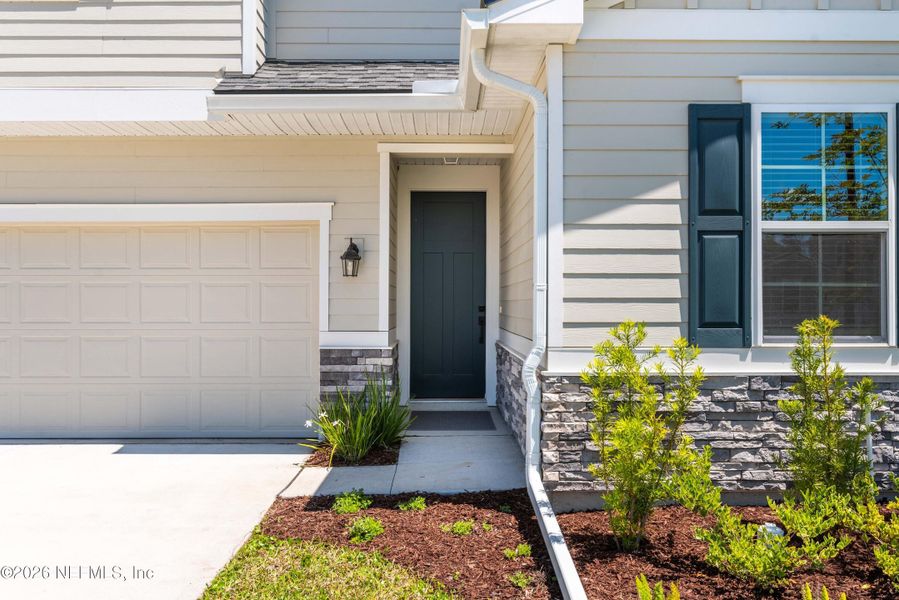 Exterior details and patio area of a home in Woodbridge, Fernandina Beach (Image 4).