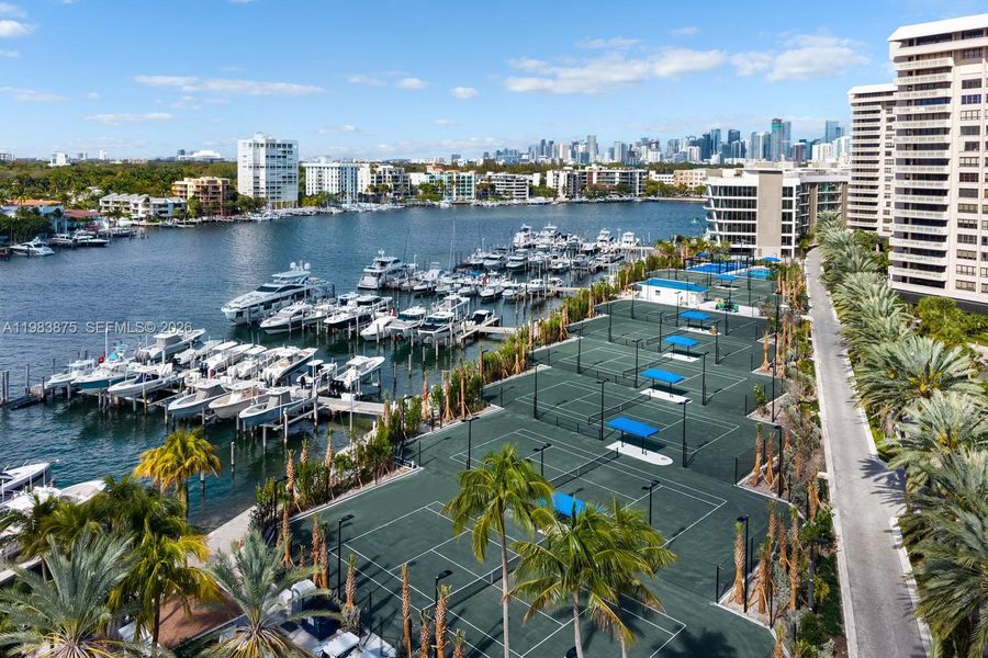 Condo located in Miami, FL showcasing its design and architecture (Image 35).