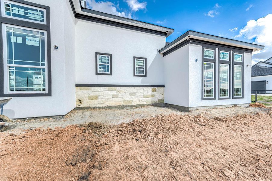 Exterior details and patio area of a home in , Needville (Image 5).