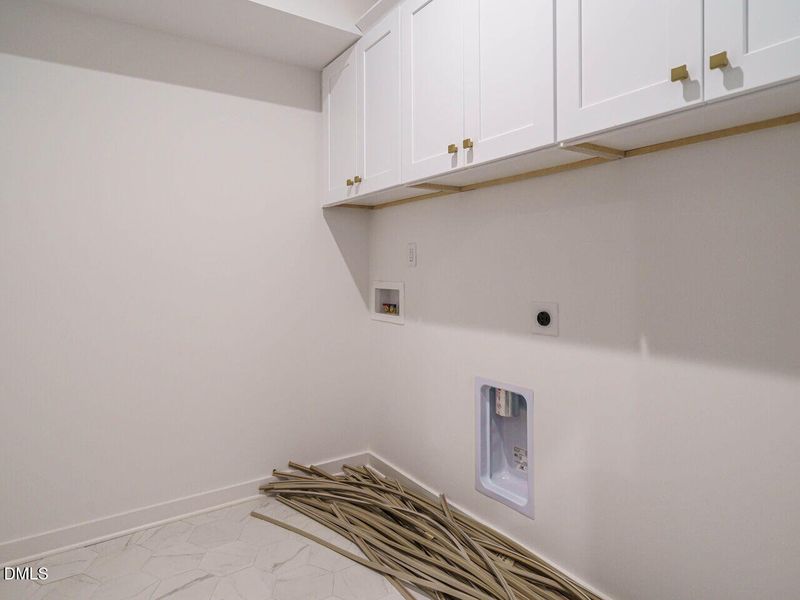 008-1280x960-laundry-room